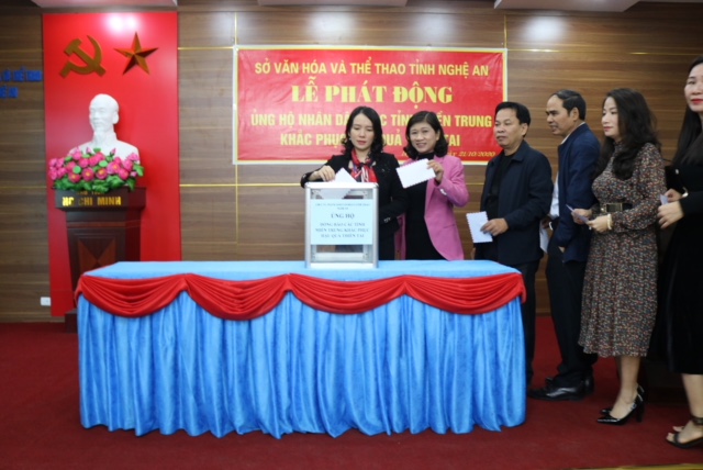 Ngành Văn hóa và Thể thao Nghệ An ủng hộ đồng bào miền Trung